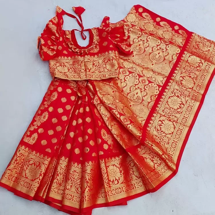 বাচ্চাদের লাল লতা কাতান রেডি শাড়ি